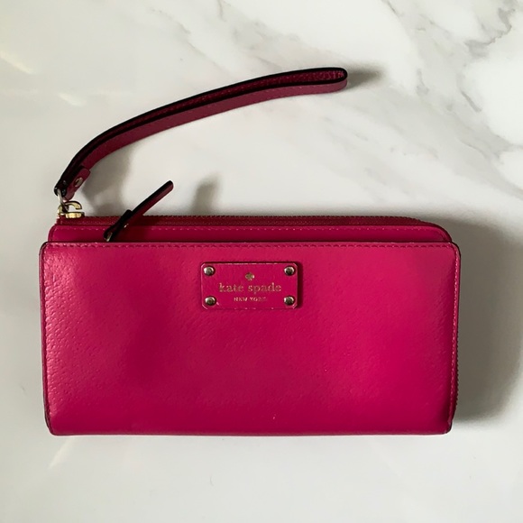 Kate Spade Bright Pink Wristlet Wallet Purse - Picture 1 of 8